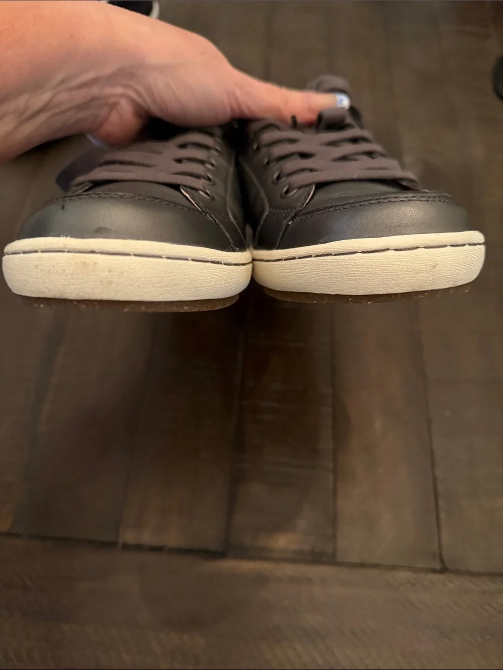 Taos Footwear Men's Low-Top Sneaker in Gray and Cream